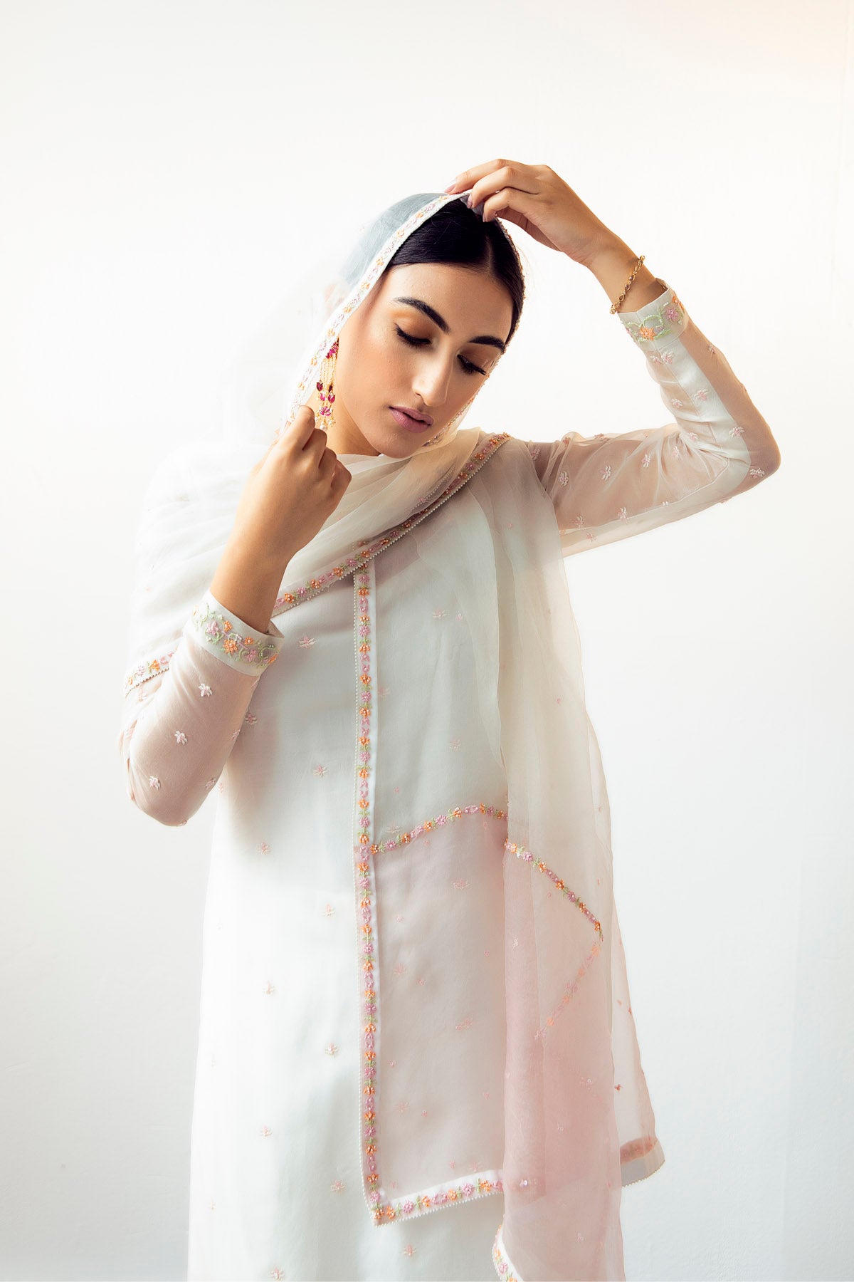 White Kurta Set in Silk Organza